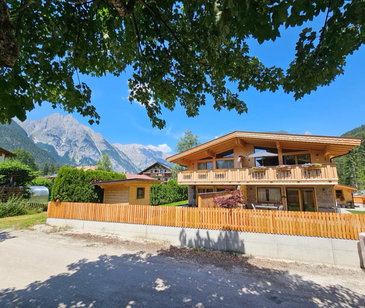 Chalet in Leutasch mit unverbautem Blick auf die Berge